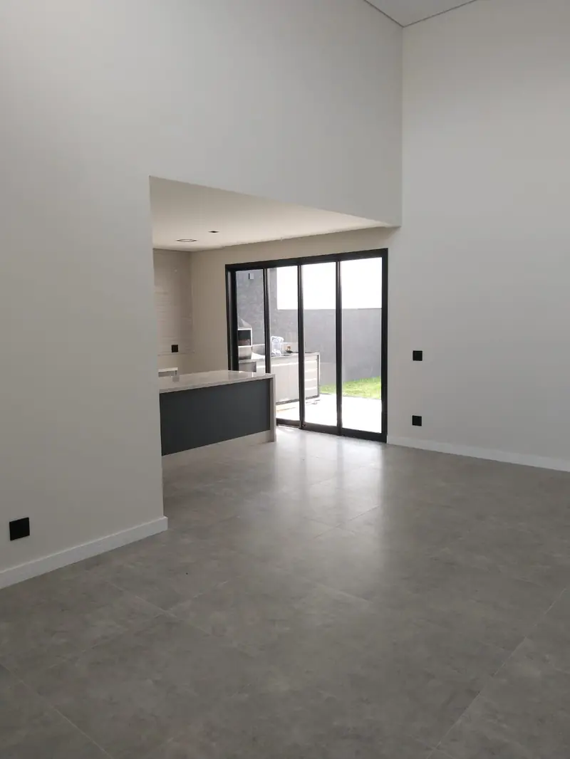 Sala com pé-direito alto