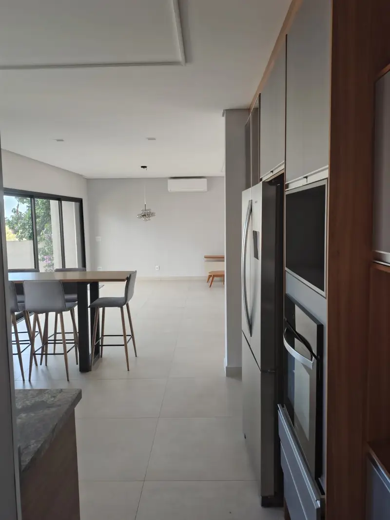 Cozinha planejada integrada à sala
