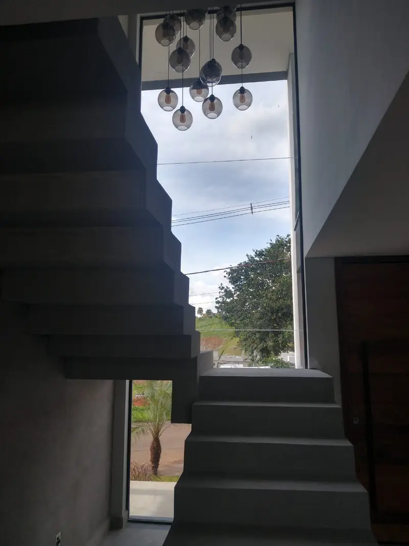 Escada em concreto e pendentes
